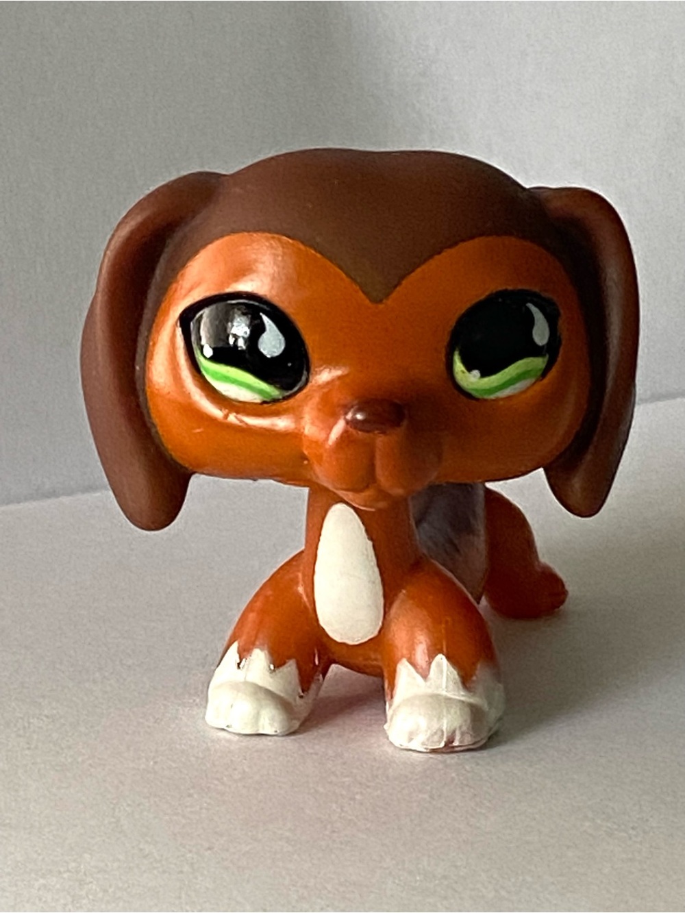 Littlest Pet Shop (LPS) 2006 Brown Dachshund Figurine with Green Eyes - Picture 2 of 14